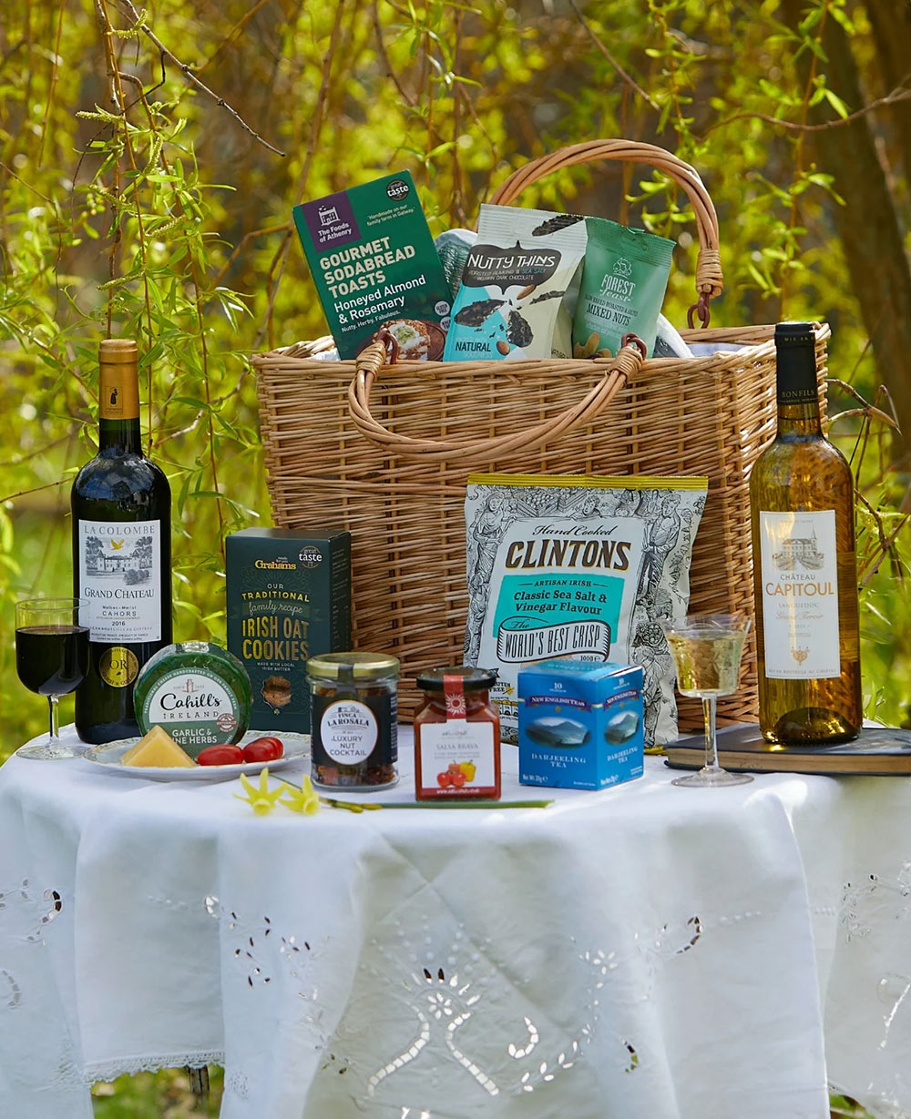 Gourmet Picnic Retreat Gift Hamper Basket<br/>(Corporate Gifts)